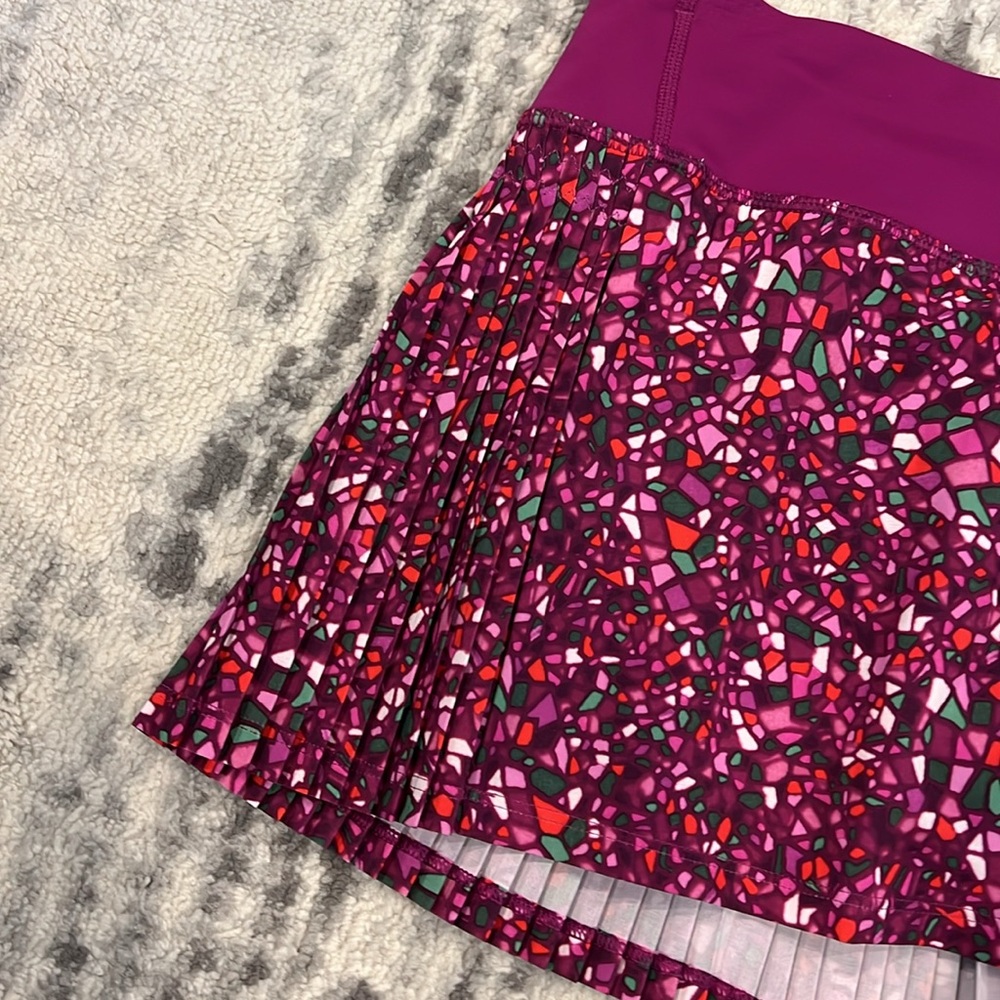 Lululemon skort - Picture 2 of 4